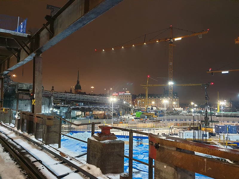 Produktionsmätning på järnvägen invid Slussenprojektet i Stockholm.
